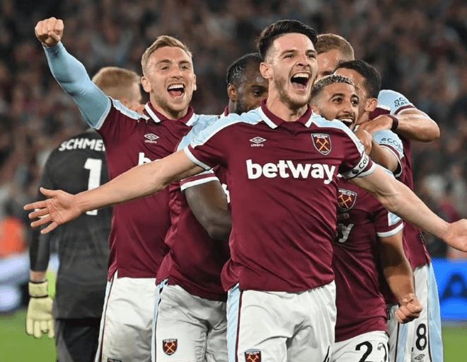 法比奥庆祝足协杯夺冠：我们是冠军，这座城市值得拥有这一刻