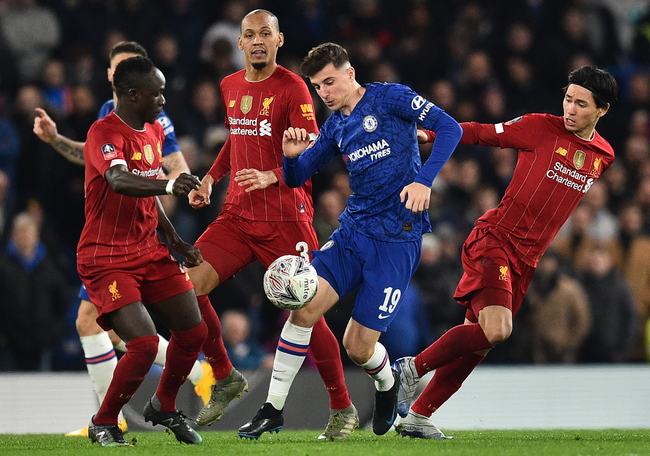 脚后跟停球+倒钩解围，阿拉伯杯上阿尔及利亚一后卫防守尽显球技