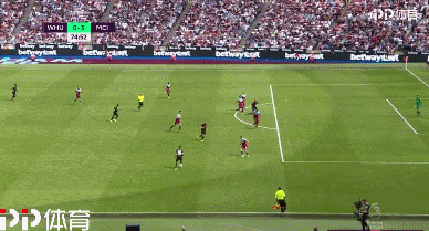 那不勒斯门将罚出时速130公里点球，已成足坛最快点射之一