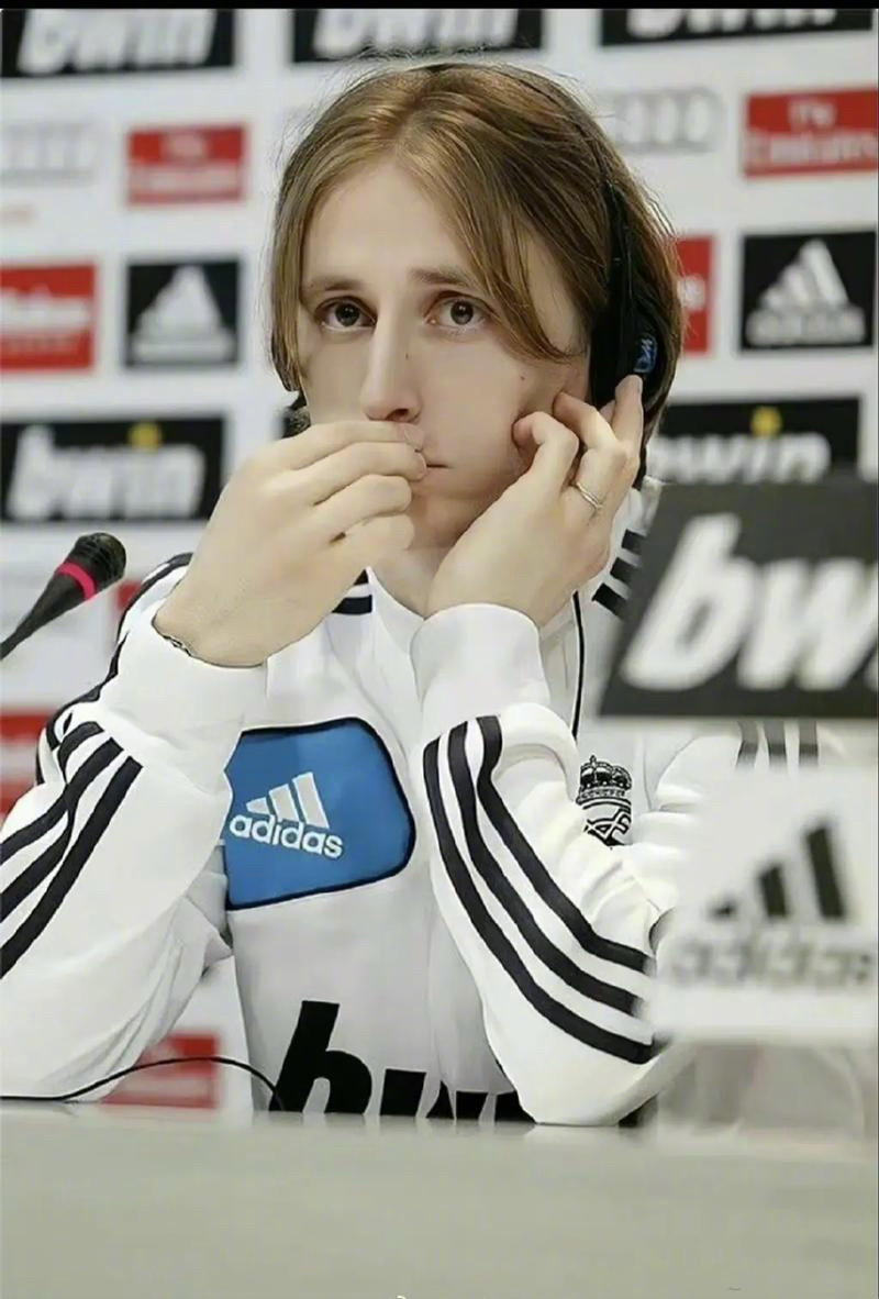 意媒：此前因流感缺阵的博尼尚未恢复训练，不确定能否踢意杯