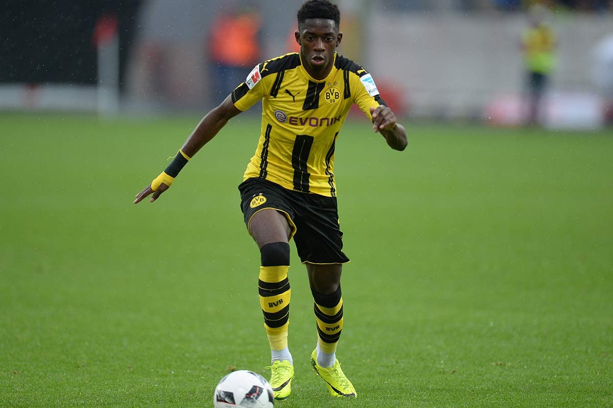 姆伯莫不想让曼联和喀麦隆起冲突，决定让二者商讨回国时间